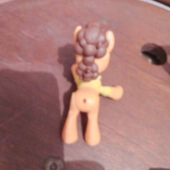 My little pony friendship is magic cheese sandwich action figure with missing ta - Picture 4 of 4